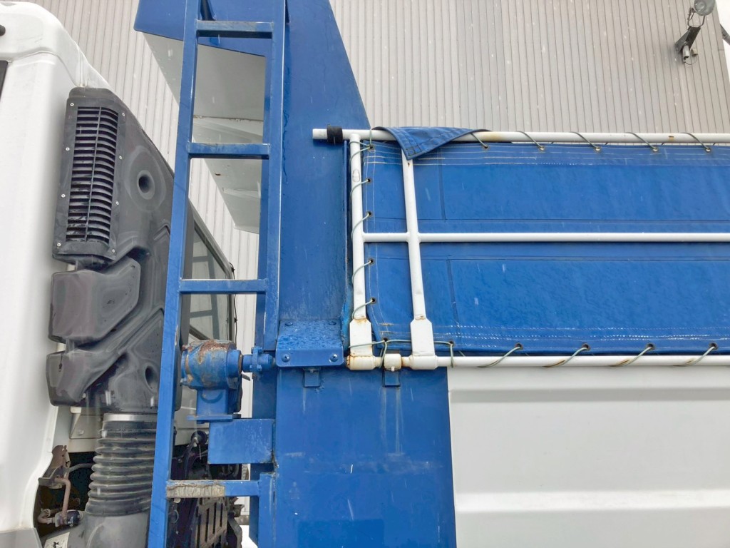 助手席側コボレーンの状態です。(内側へ倒れこみません)|UDトラックス クオン QKG-CW5XLの写真15