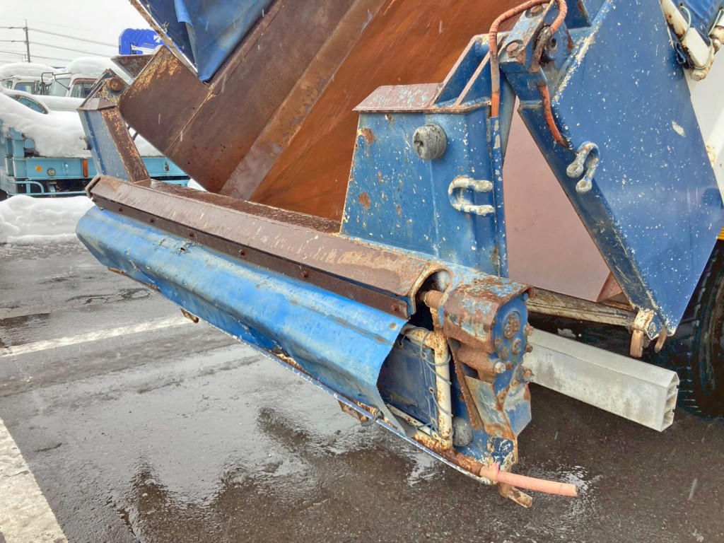 リヤコボレーンを開いた状態です。(運転席側にU字フックが付いています)|UDトラックス クオン QKG-CW5XLの写真23