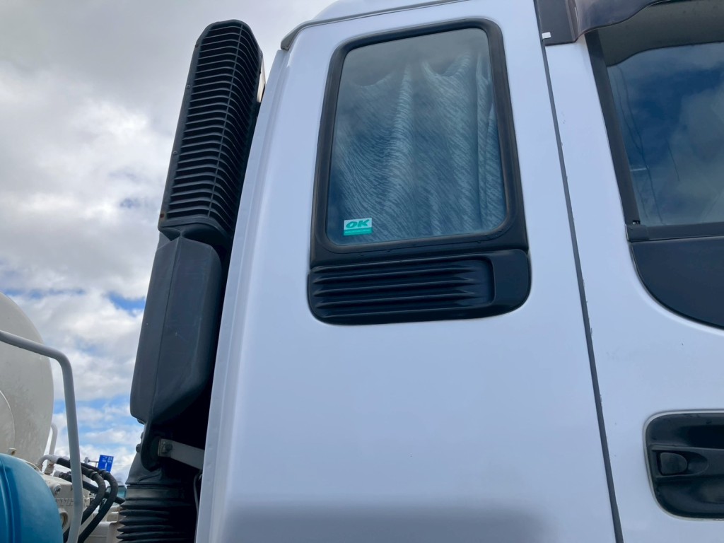 いすゞ ギガ QKG-CXZ77ATの写真38