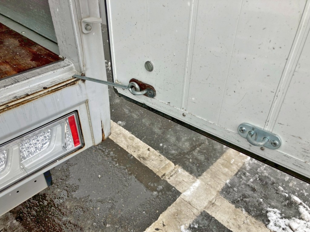 運転席側ストッパーの状態です。|三菱 ファイター 2KG-FK62F(2WD)の写真12