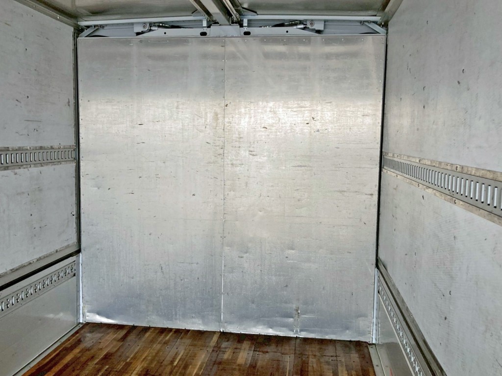 プロテクター下部にヘコミがあります。|三菱 ファイター 2KG-FK62F(2WD)の写真17