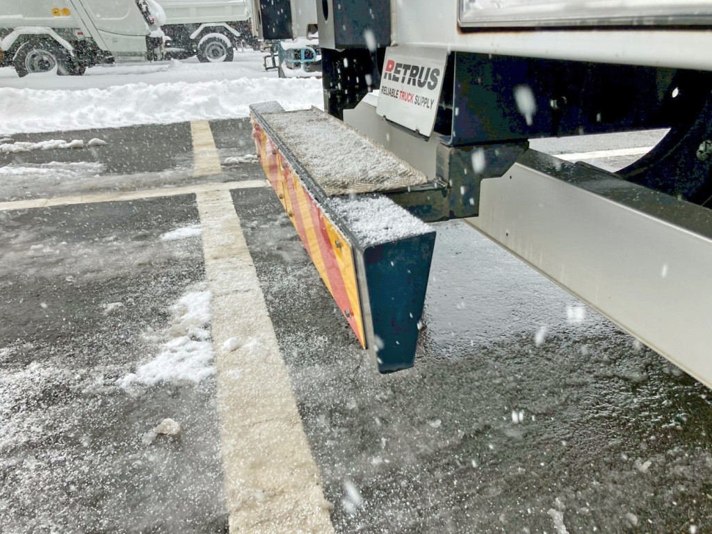 リヤステップに少々曲がりがあります。|三菱 ファイター 2KG-FK62F(2WD)の写真23