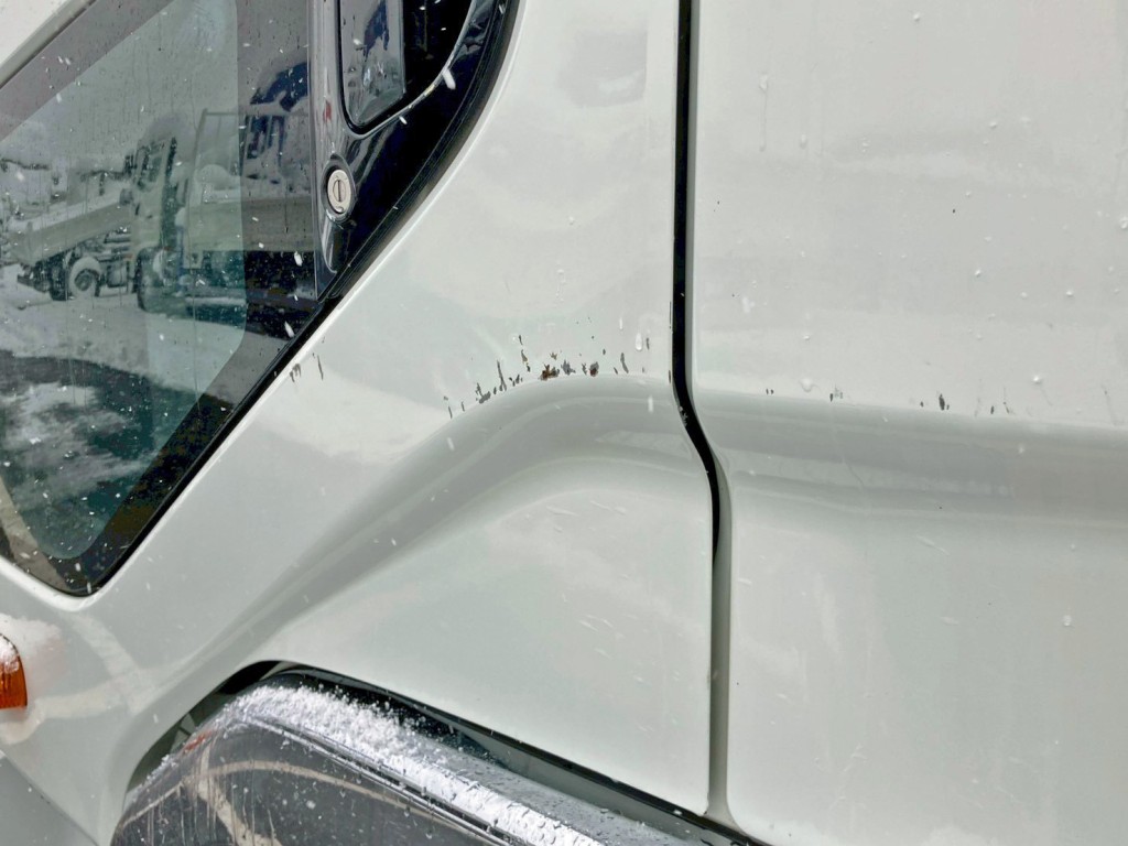 助手席ドアにキズがあります。|三菱 ファイター 2KG-FK62F(2WD)の写真27