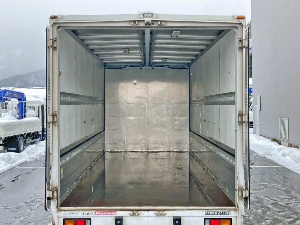 床は鉄板です。|三菱 ファイター TKG-FK61F(2WD)の写真11