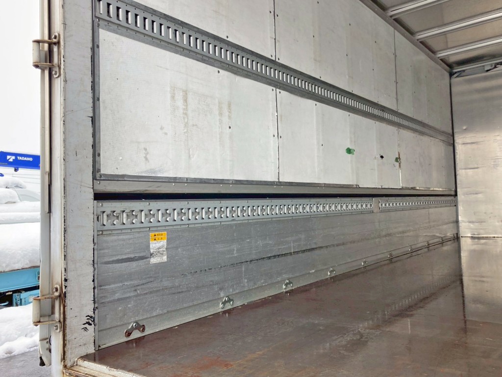 助手席側アオリ・羽根の所々にキズがあります。|三菱 ファイター TKG-FK61F(2WD)の写真13