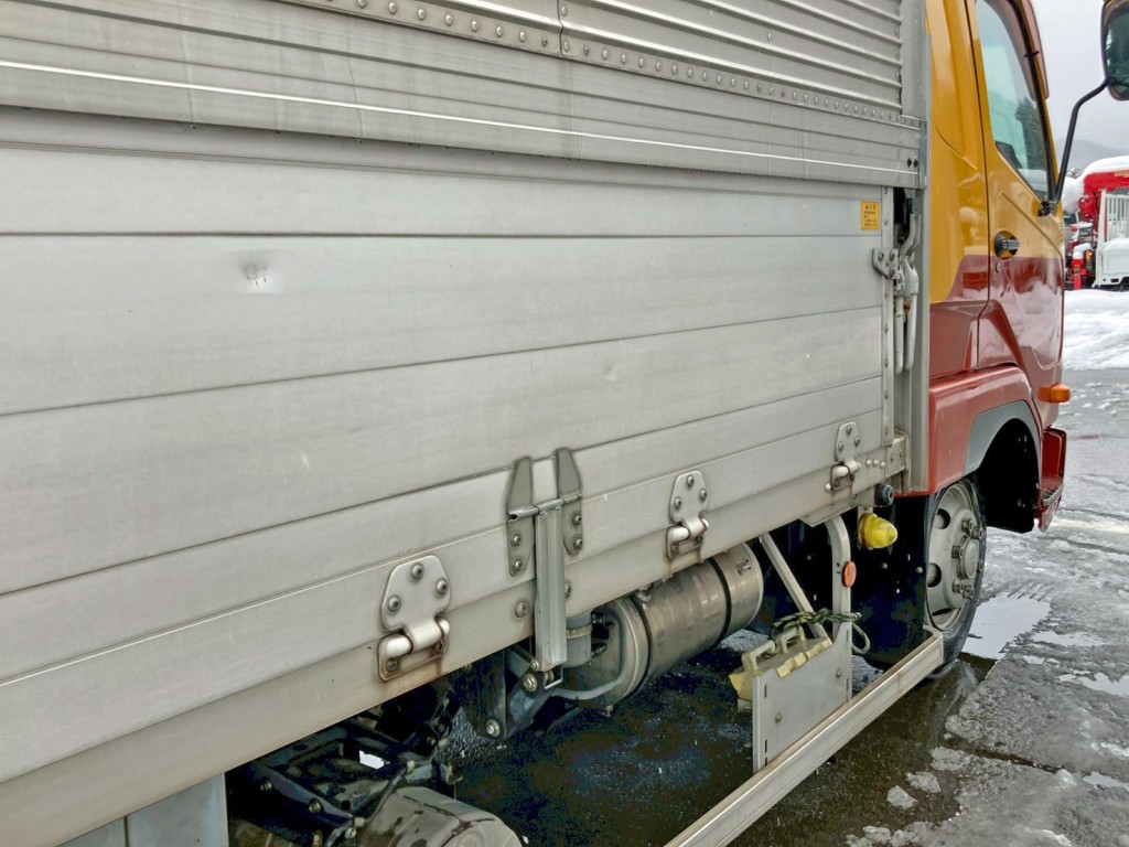 運転席側アオリ前方にヘコミがあります。|三菱 ファイター TKG-FK61F(2WD)の写真32