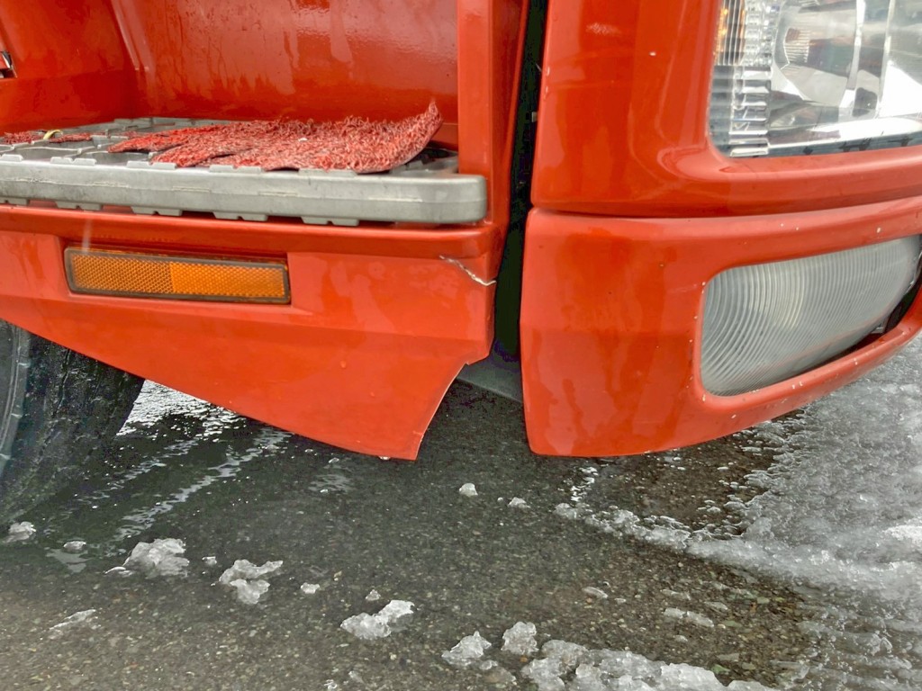 運転席側ステップカバーに割れがあります。|三菱 ファイター TKG-FK61F(2WD)の写真39