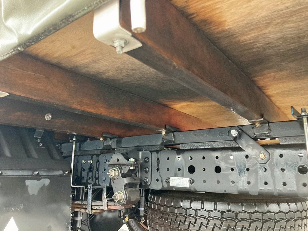 シャーシとネタの状態です。(縦ネタは鉄製・横ネタは木製です)|三菱 キャンター 2RG-FEB50(2WD)の写真6