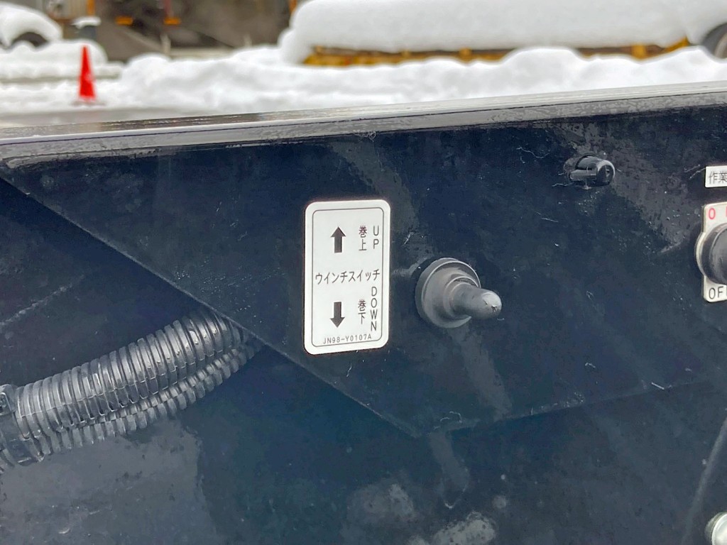 ウインチの操作スイッチです。|日野 デュトロ 2KG-XZU722M(2WD)の写真11