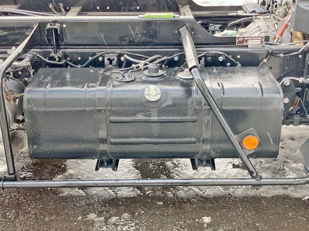 燃料タンクは100Lです。|日野 デュトロ 2KG-XZU722M(2WD)の写真20
