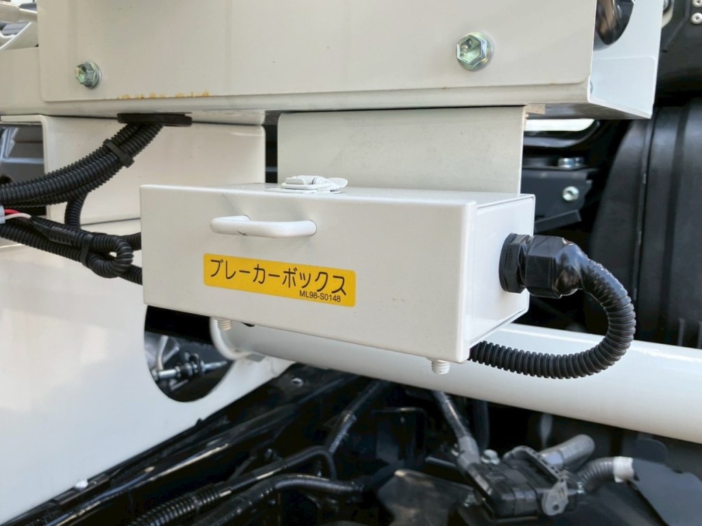 ホースリールのブレーカーです。|日野 デュトロ 2WG-XZU701N(2WD)の写真18