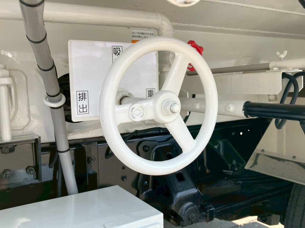 吸入・排出・重力の切り替えハンドルです。|日野 デュトロ 2WG-XZU701N(2WD)の写真20