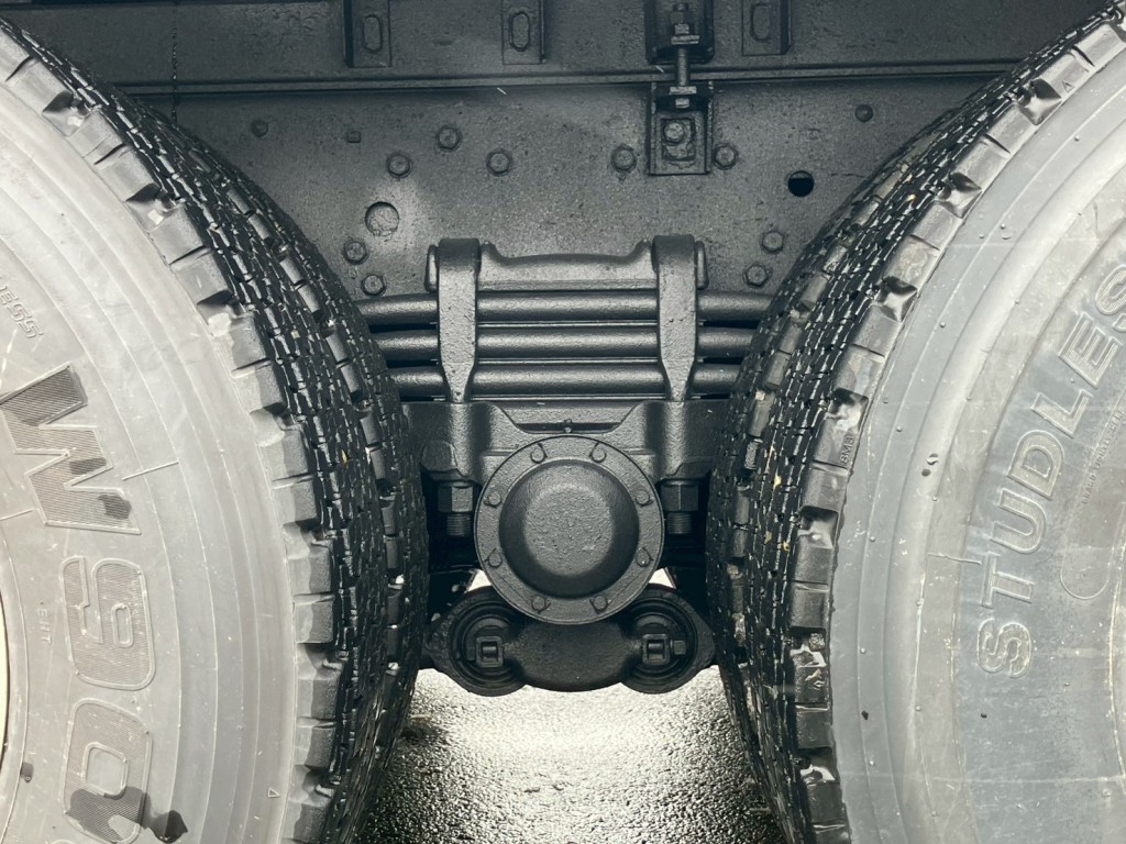 リーフサスです。|三菱 スーパーグレート 2PG-FV70HZの写真5