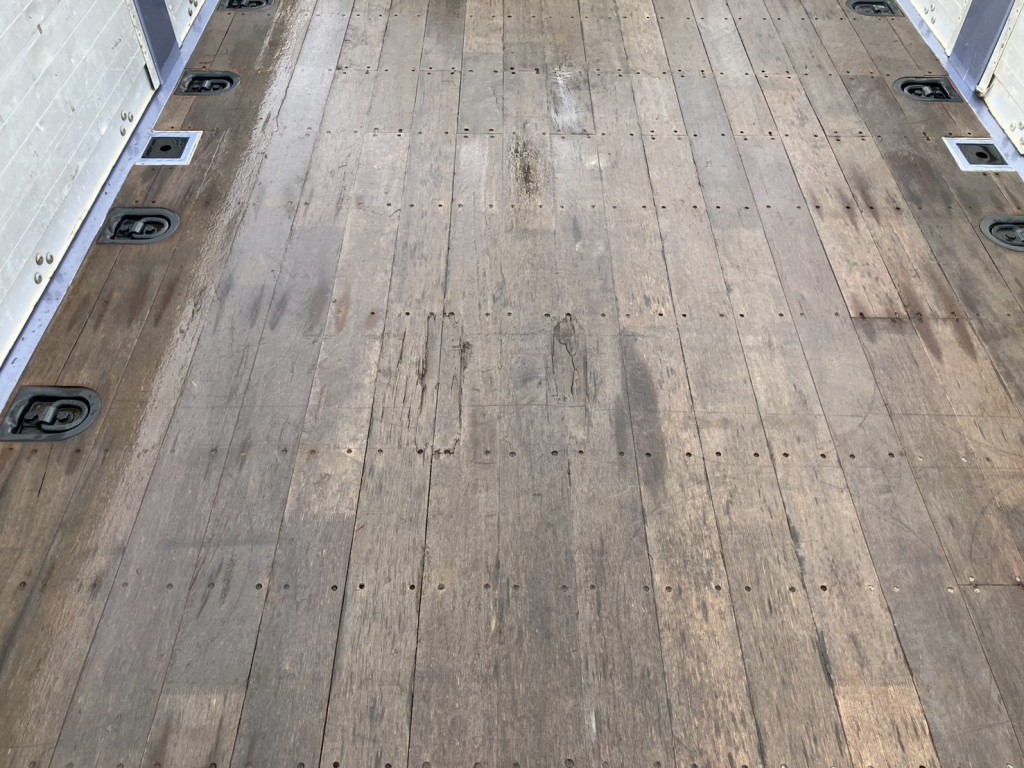 床板に割れがあります。|三菱 スーパーグレート 2PG-FV70HZの写真13