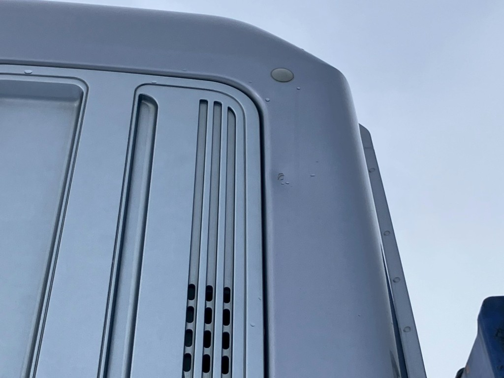 助手席側クォーターパネルにキズ・ヘコミがあります。|三菱 スーパーグレート 2PG-FV70HZの写真32