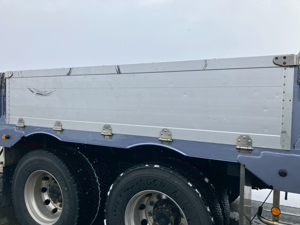 運転席側アオリにキズ・ヘコミがあります。|三菱 スーパーグレート 2PG-FV70HZの写真40