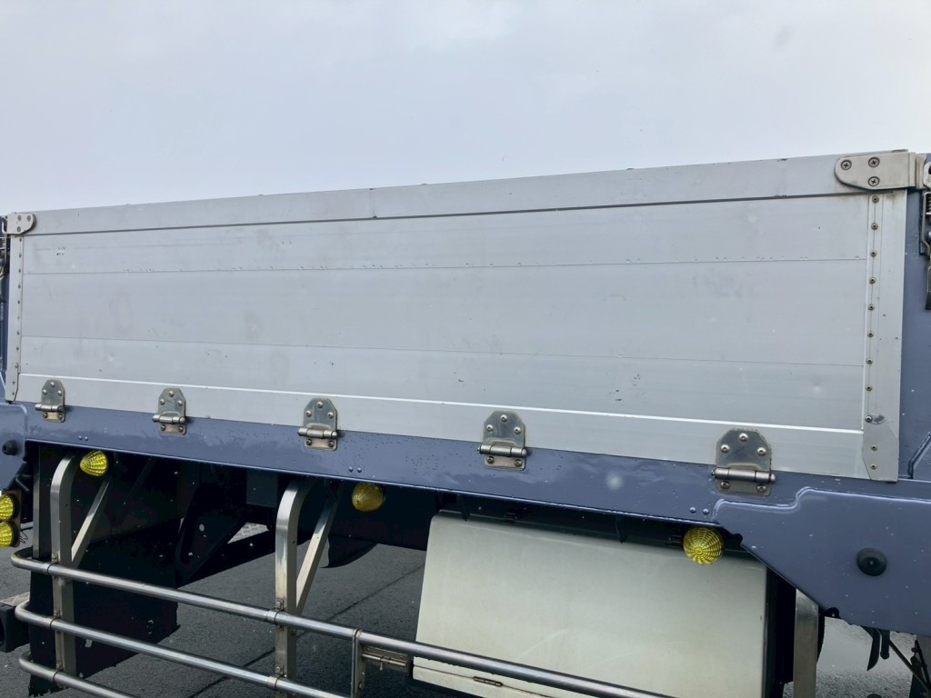 運転席側アオリにキズ・ヘコミがあります。|三菱 スーパーグレート 2PG-FV70HZの写真41