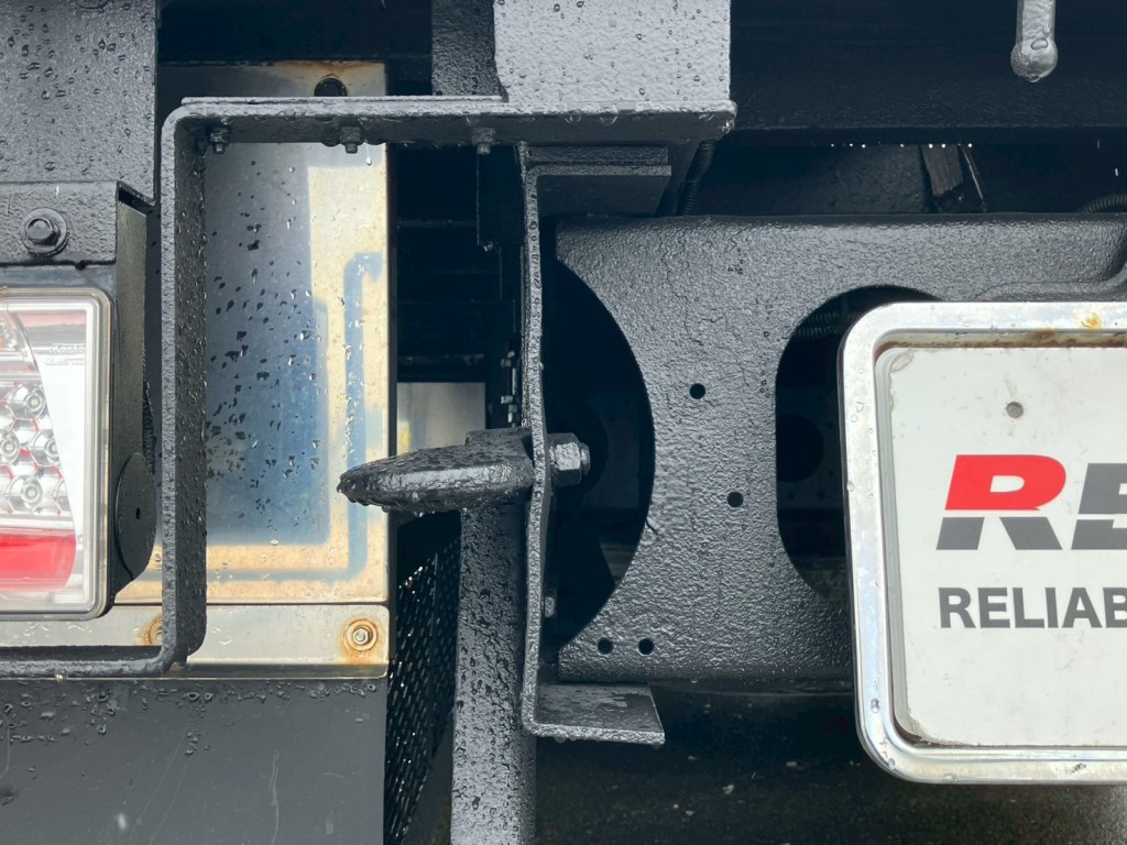 助手席側メインフレームフック部に歪みがあります。|三菱 スーパーグレート 2PG-FV70HZの写真44