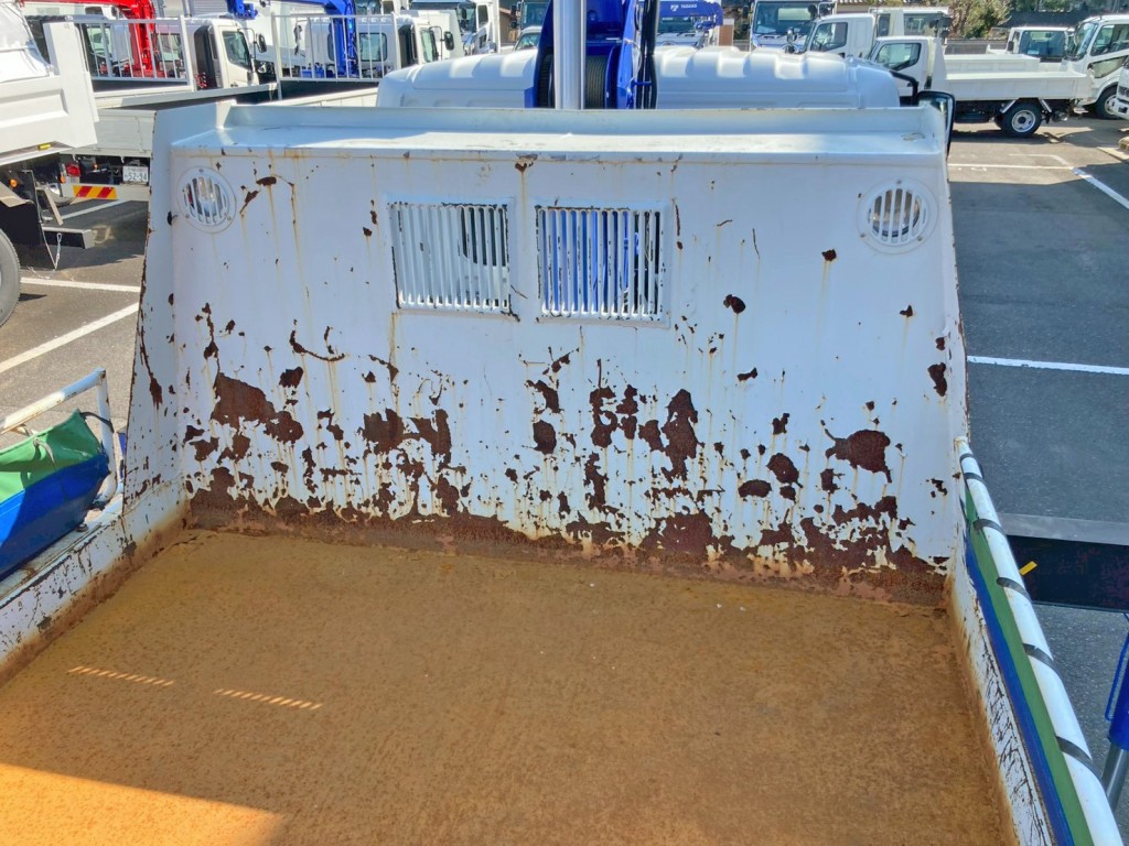 プロテクターにキズ・サビがあります。|三菱 ファイター 2KG-FK62F(2WD)の写真13