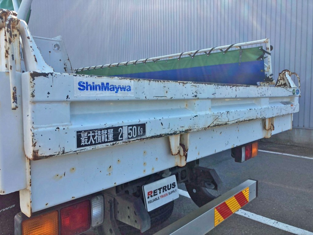 リヤゲートの所々にキズ・サビがあります。(助手席側)|三菱 ファイター 2KG-FK62F(2WD)の写真24