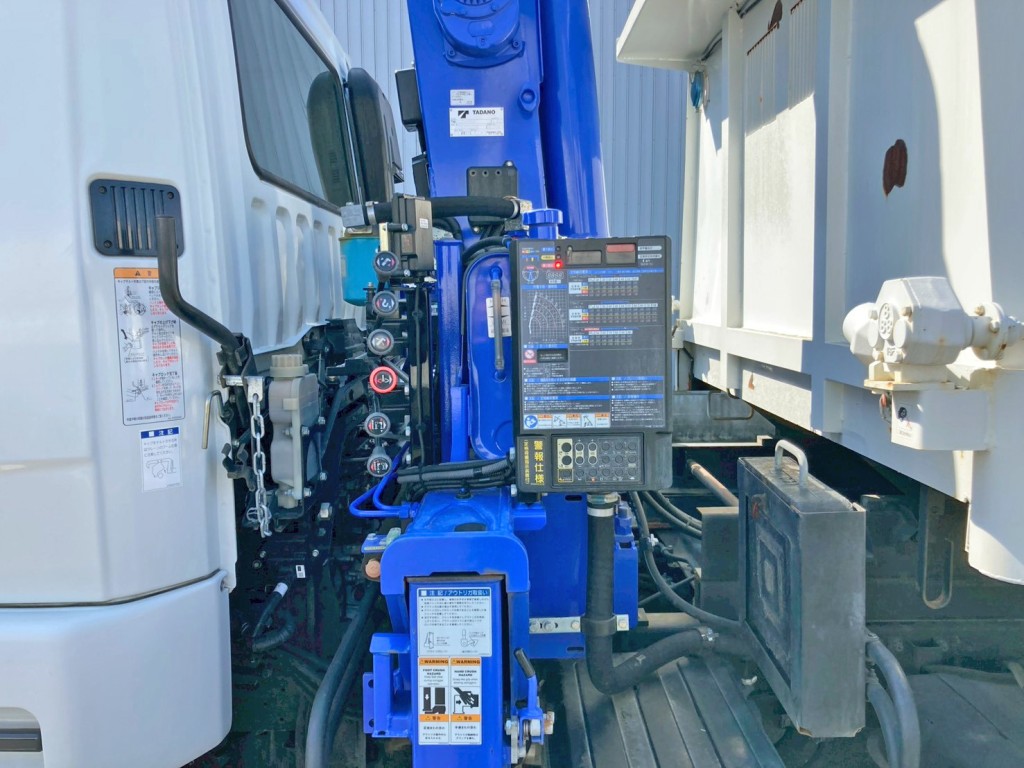 クレーンの操作レバーです。|三菱 ファイター 2KG-FK62F(2WD)の写真27