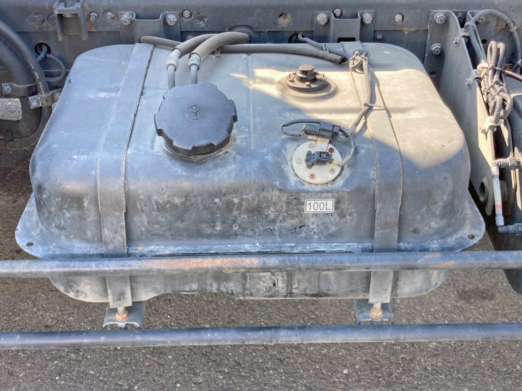 燃料タンクは100Lです。|三菱 ファイター 2KG-FK62F(2WD)の写真32