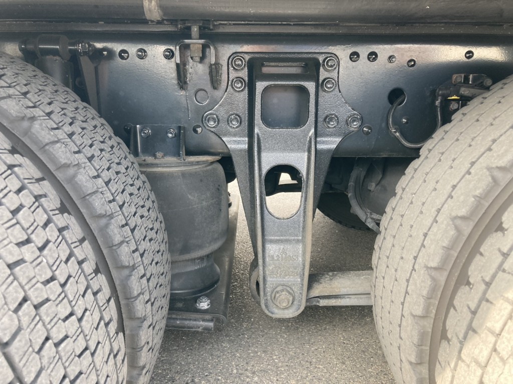 シャーシとエアサスの状態です。|三菱 スーパーグレート 2PG-FS74HZの写真5
