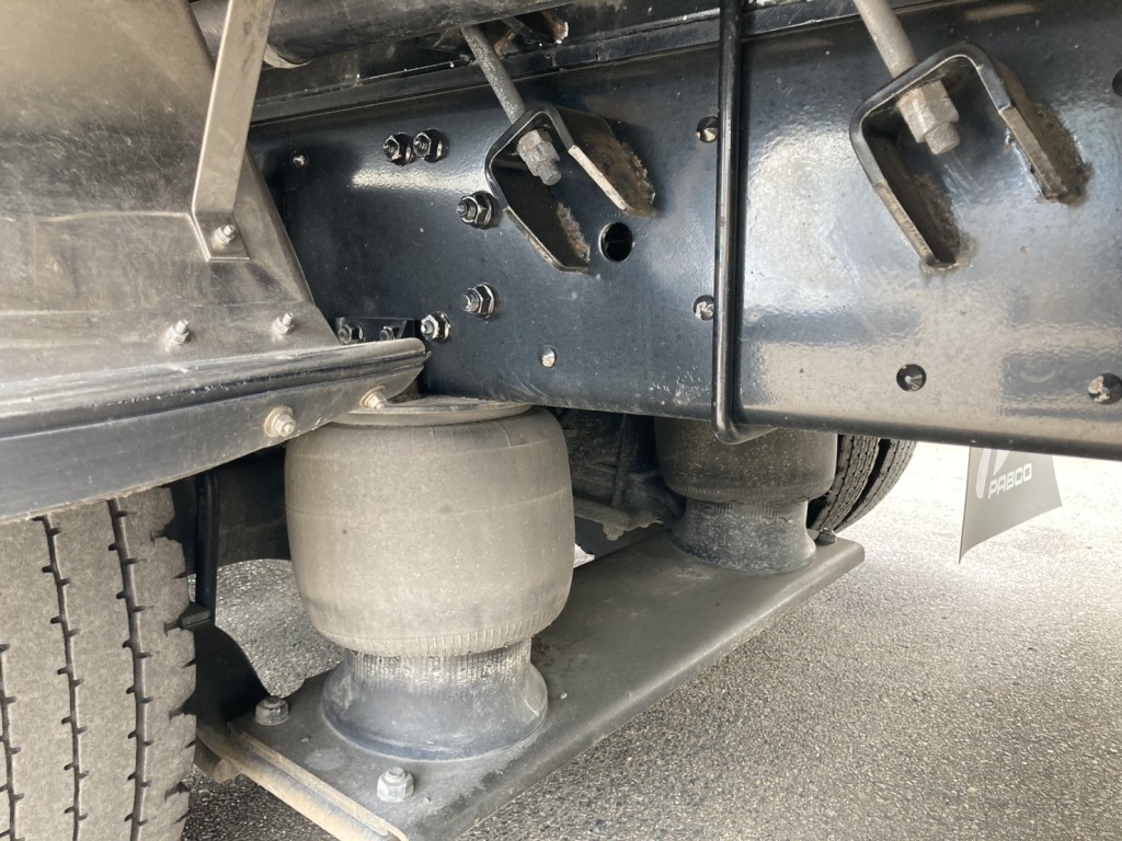 シャーシとエアサスの状態です。|三菱 スーパーグレート 2PG-FS74HZの写真6