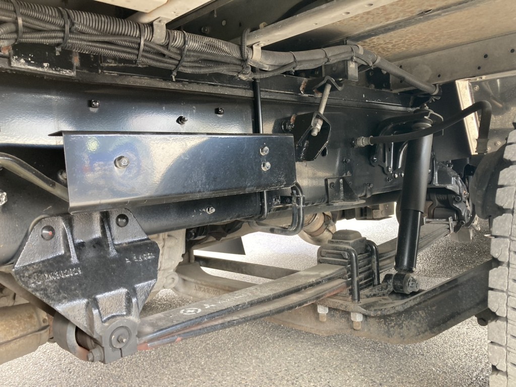 シャーシとスプリングの状態です。|三菱 スーパーグレート 2PG-FS74HZの写真11