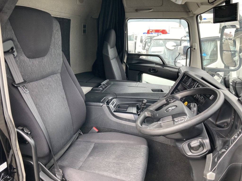 車内です。|三菱 スーパーグレート 2PG-FS74HZの写真13