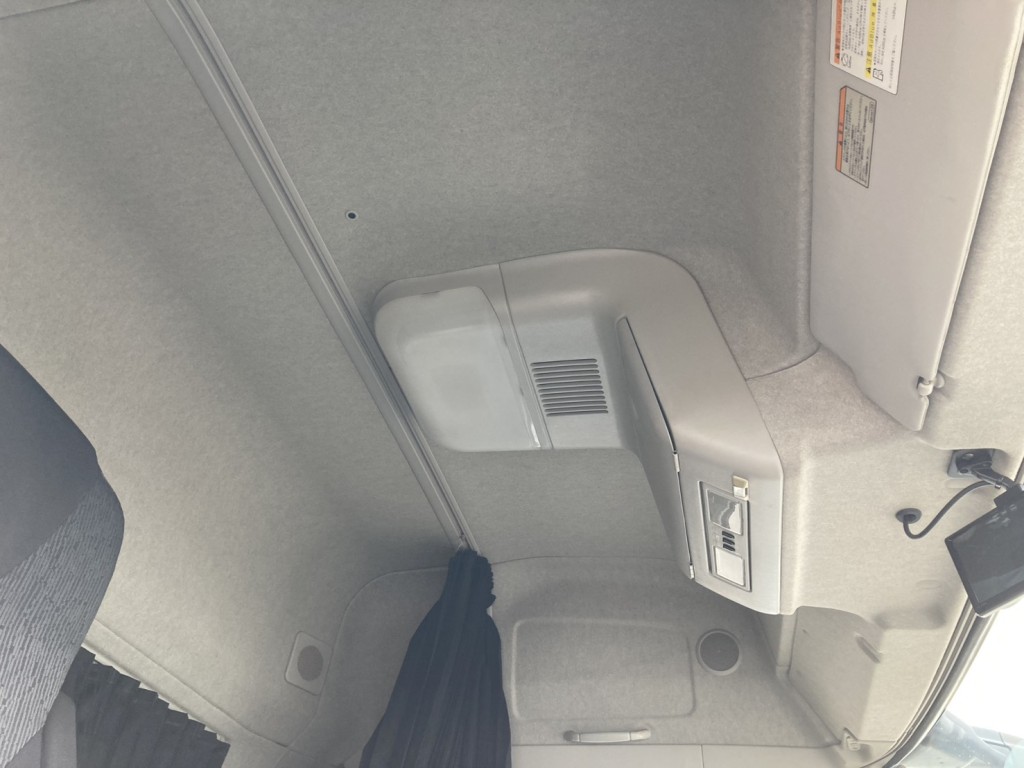 車内は広々ハイルーフです。|三菱 スーパーグレート 2PG-FS74HZの写真15