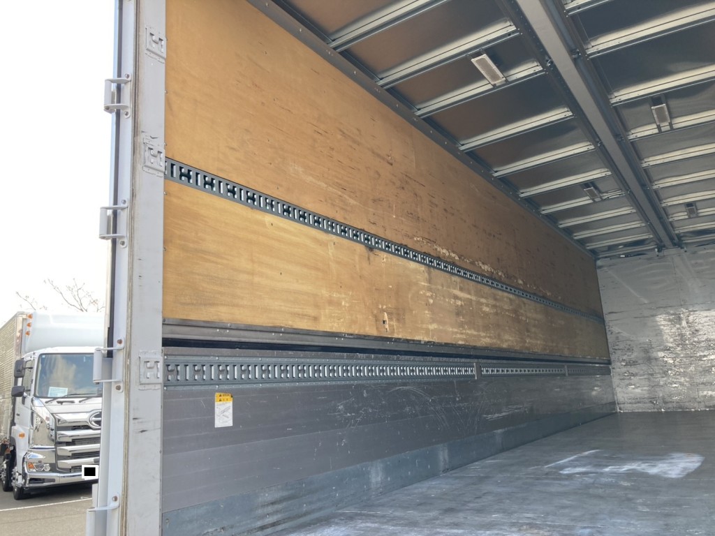 左ウイング内張りの状態です。|三菱 スーパーグレート 2PG-FS74HZの写真23