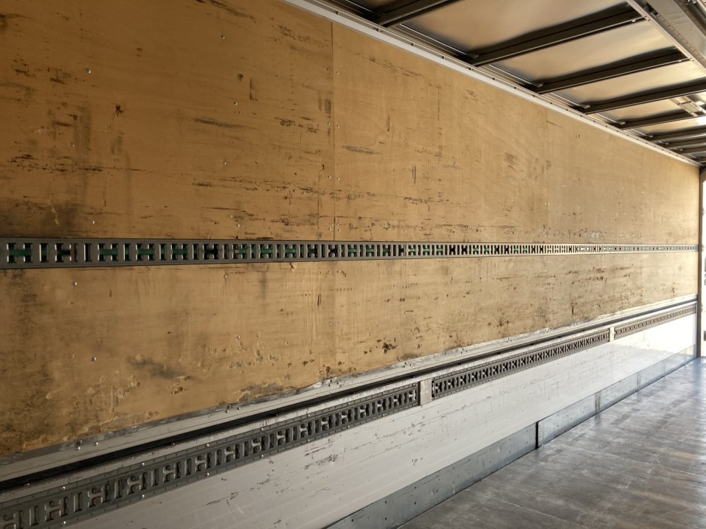 右ウイング内張りの状態です。|三菱 スーパーグレート 2PG-FS74HZの写真24