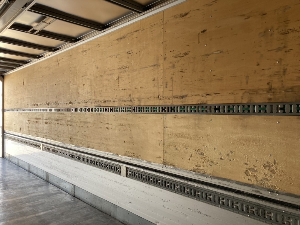 左ウイング内張りの状態です。|三菱 スーパーグレート 2PG-FS74HZの写真25