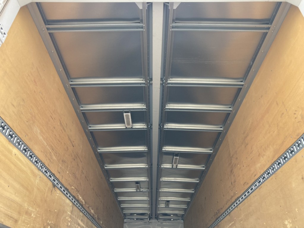 ルーフ天板裏とセンタービームの状態です。|三菱 スーパーグレート 2PG-FS74HZの写真26