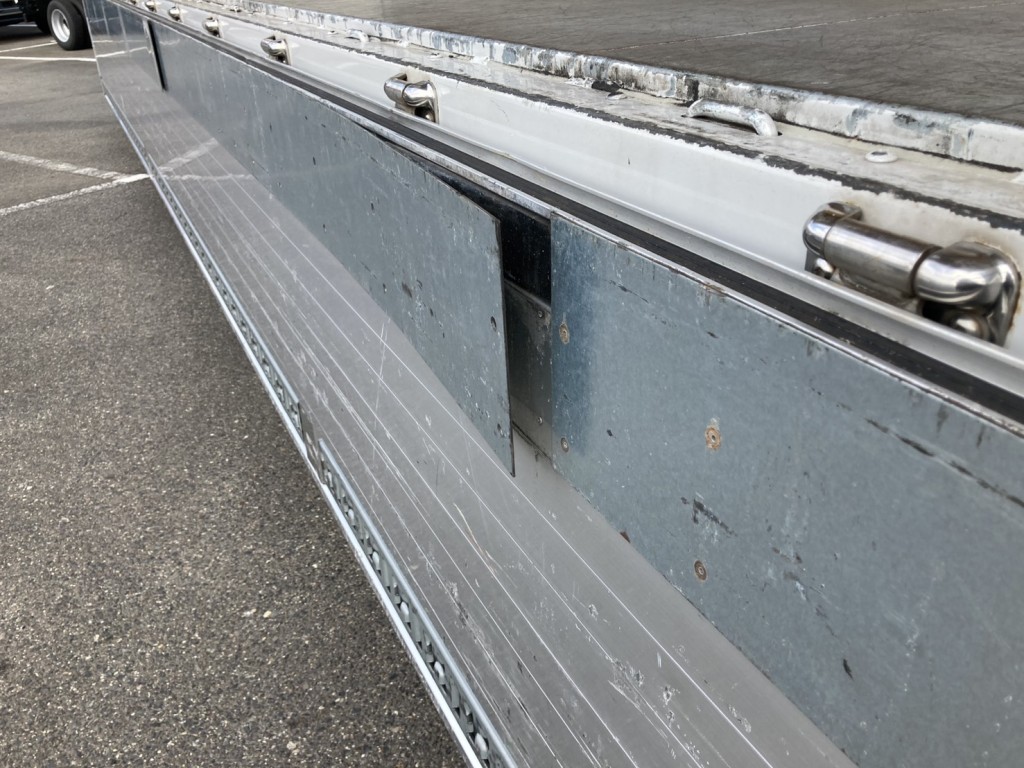 リベットが外れている箇所が有ります。|三菱 スーパーグレート 2PG-FS74HZの写真28