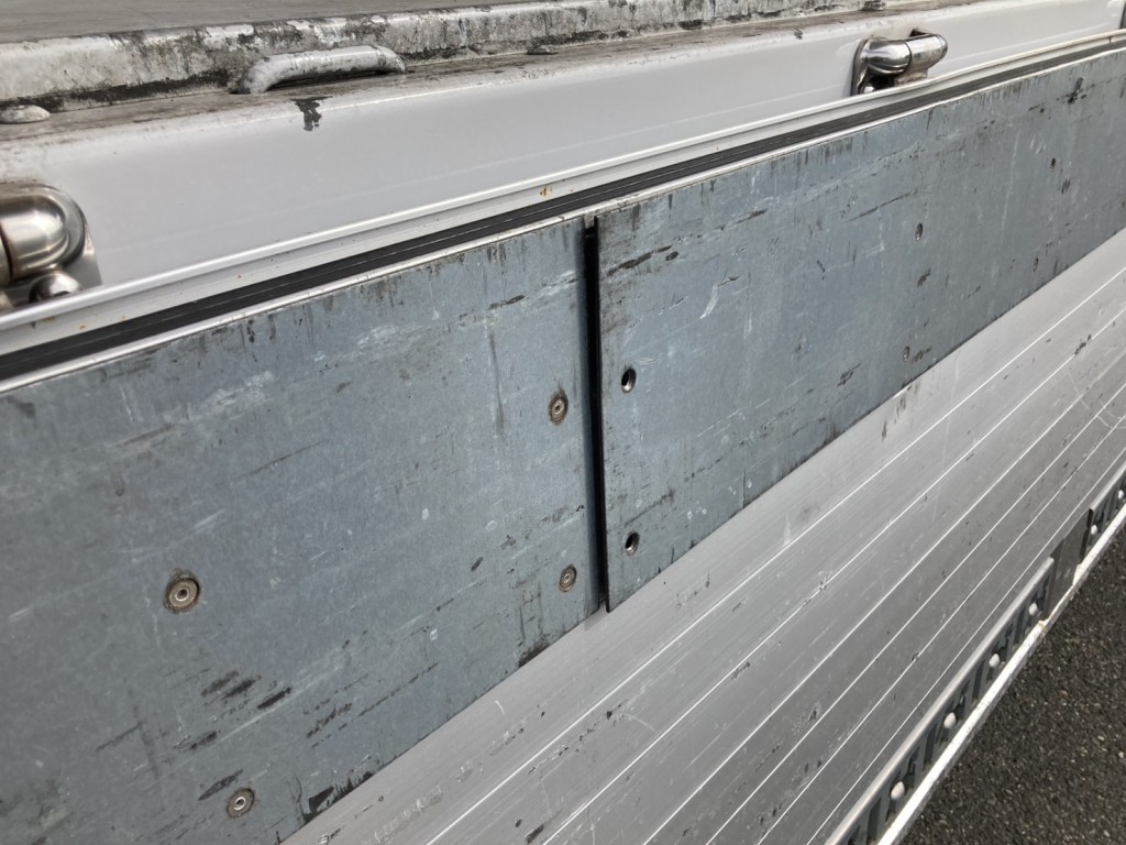 リベットが外れている箇所が有ります。|三菱 スーパーグレート 2PG-FS74HZの写真31