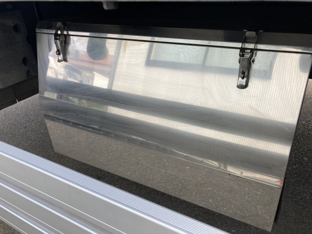 ボデー右後方に設置している工具箱の状態です。|三菱 スーパーグレート 2PG-FS74HZの写真37