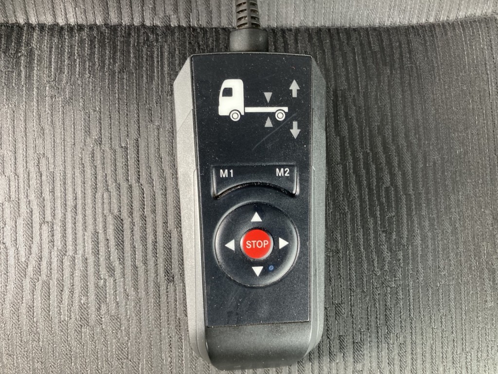 エアサスのコントローラーです。|三菱 スーパーグレート 2PG-FS74HZの写真45