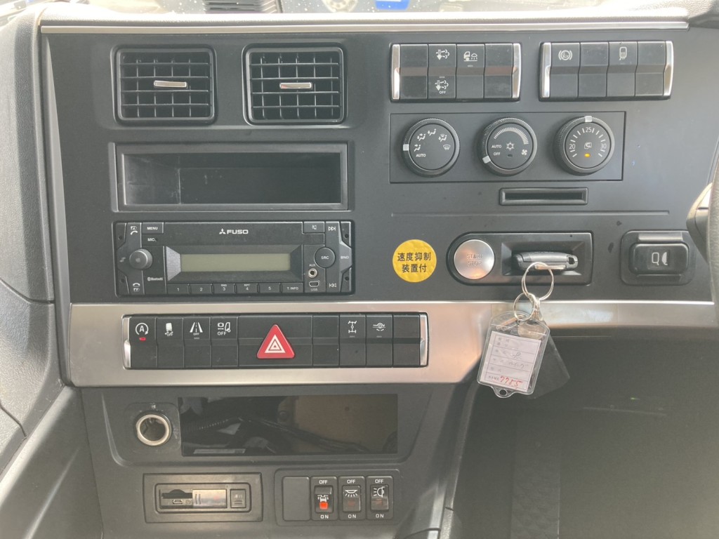 インパネ周りです。|三菱 スーパーグレート 2PG-FS74HZの写真46