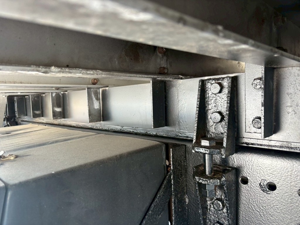 シャーシとネタの状態です。|日野 プロフィア 2DG-FS1AHGの写真6