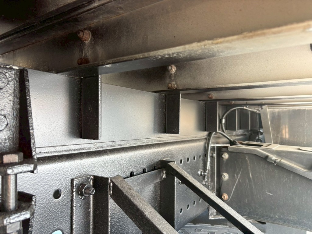 シャーシとネタの状態です。|日野 プロフィア 2DG-FS1AHGの写真7