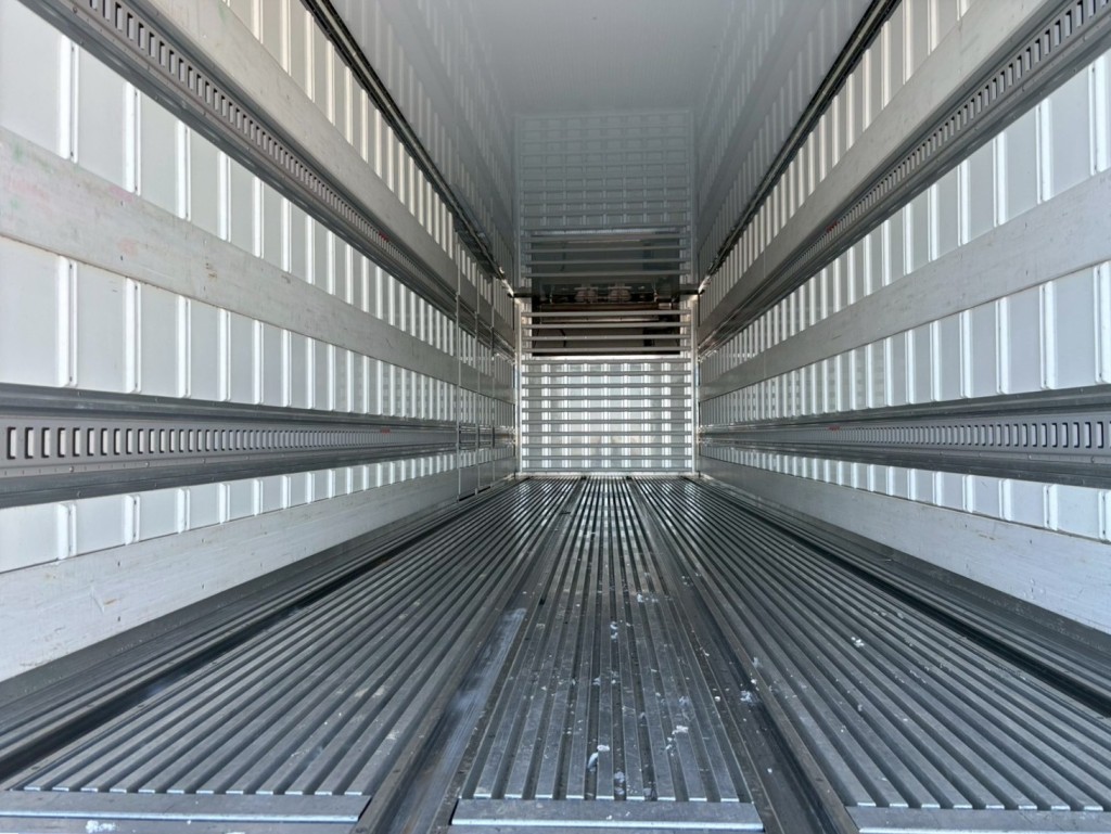 床はI型キーストン・アルミ製です。(ジョロダーレールが4列付いています)|日野 プロフィア 2DG-FS1AHGの写真12