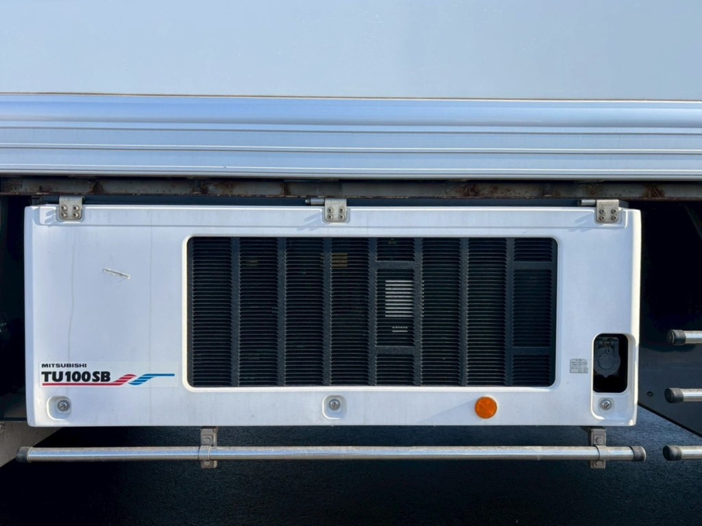 冷凍機はサブエンジン式です。|日野 プロフィア 2DG-FS1AHGの写真18