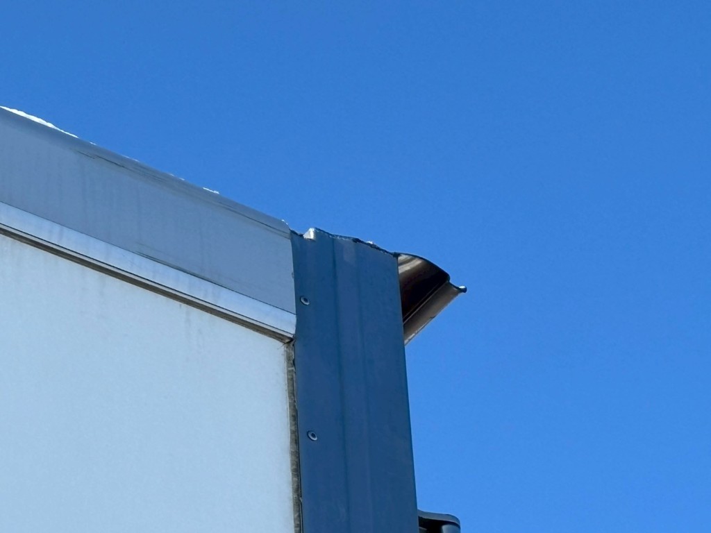 助手席後方上側に擦り傷あります。|日野 プロフィア 2DG-FS1AHGの写真23