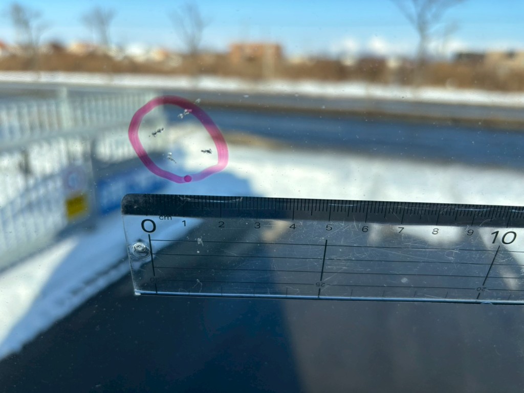 フロントガラスに飛び石があります。|日野 プロフィア 2DG-FS1AHGの写真28