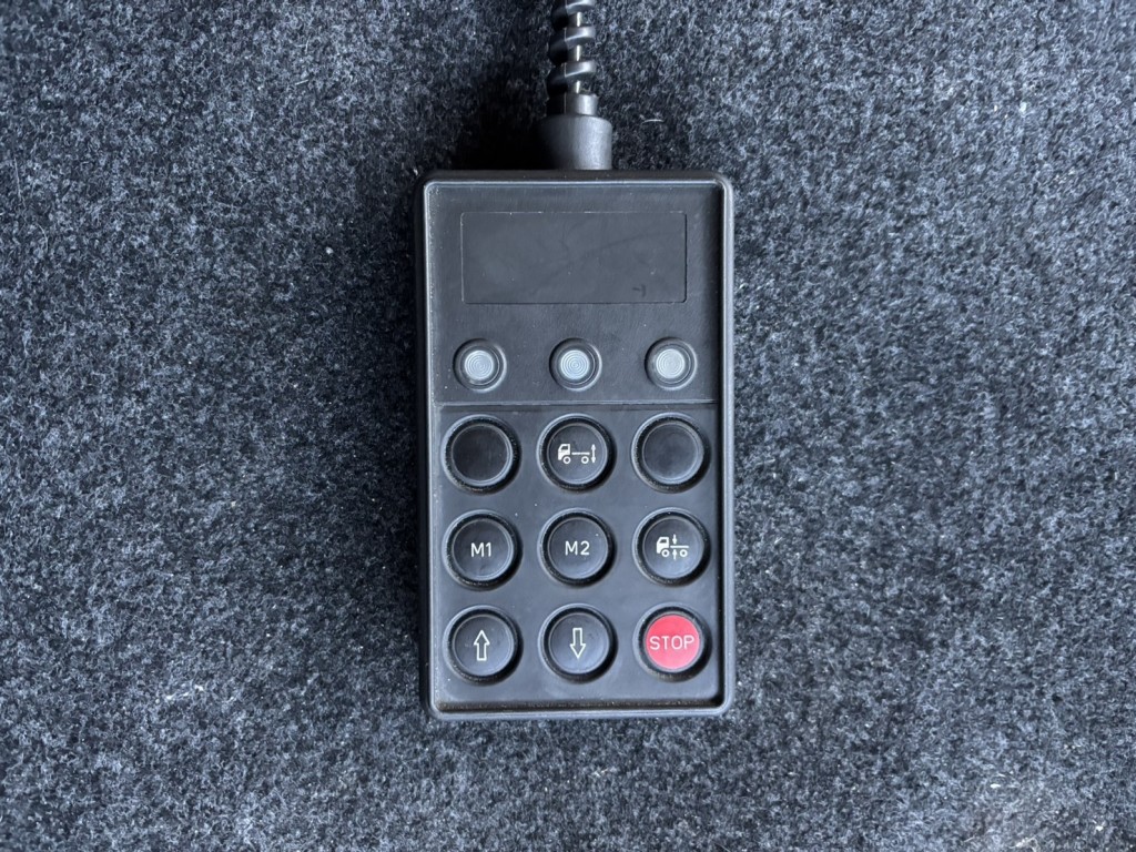 エアサスのコントローラーです。|日野 プロフィア 2DG-FS1AHGの写真33