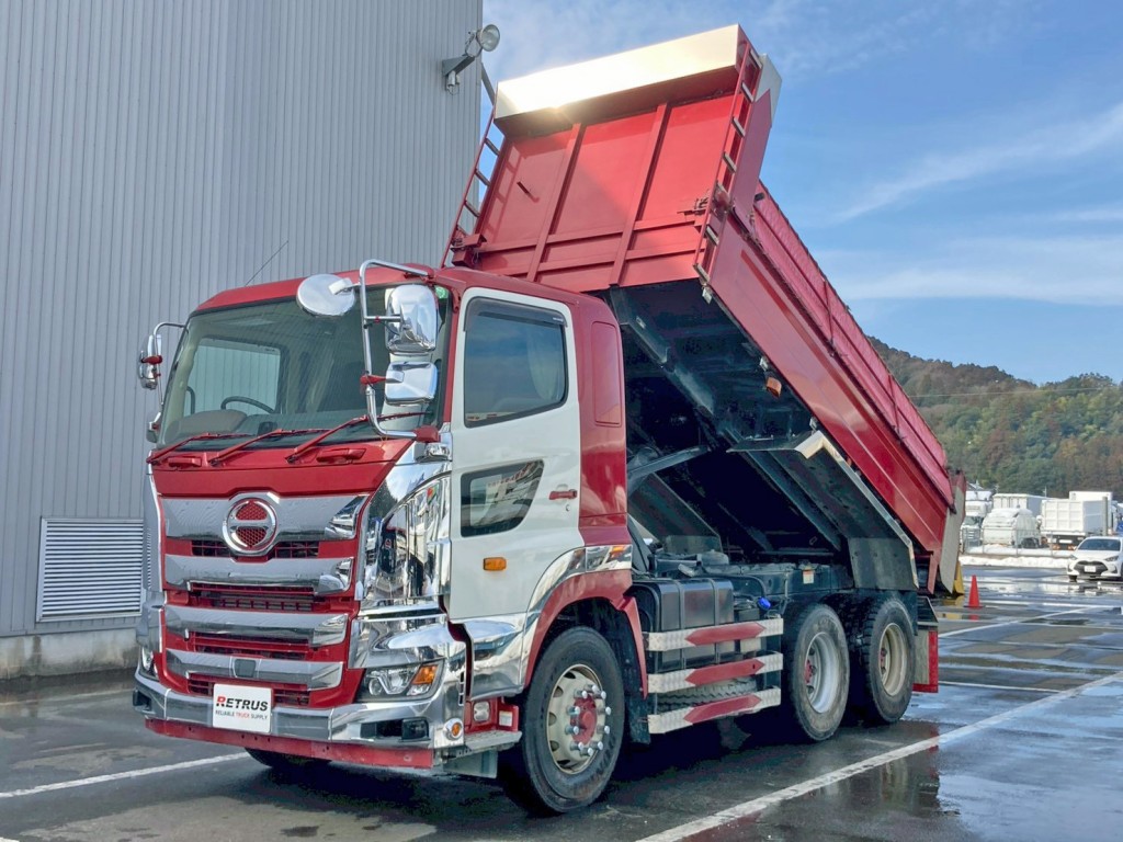 フロント周り、メッキパーツで飾っています。|日野 プロフィア 2DG-FS1AGAの写真1