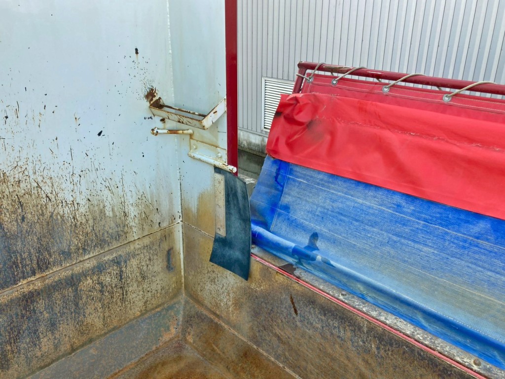 運転席側ストッパーの状態です。|日野 プロフィア 2DG-FS1AGAの写真14