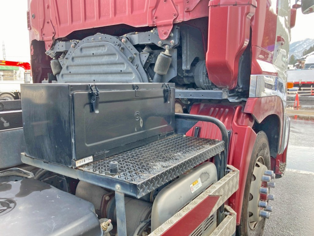 運転席側に工具箱が付いています。|日野 プロフィア 2DG-FS1AGAの写真22